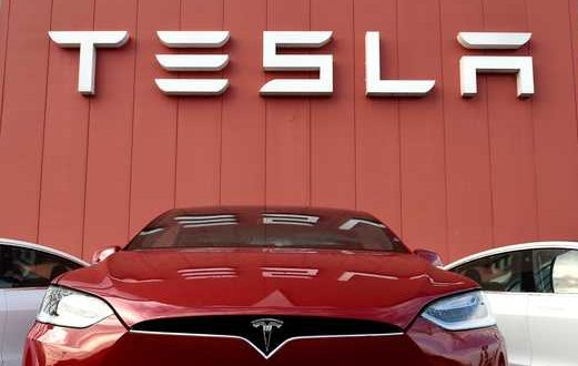 Man killed in burning Tesla as futuristic doors wouldn't open