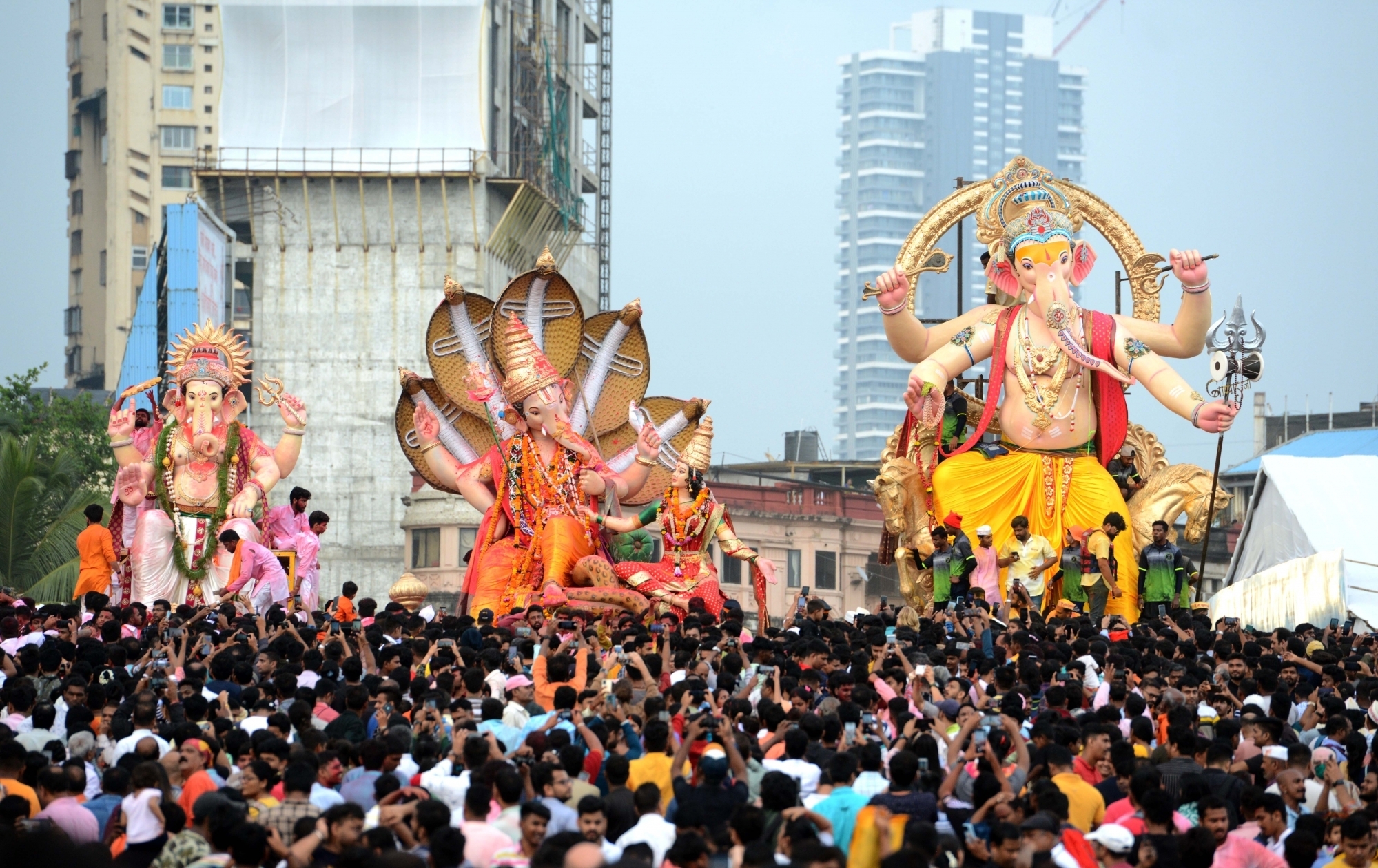 Millions in Maha bid farewell as thousands of Lord Ganesh idols immersed